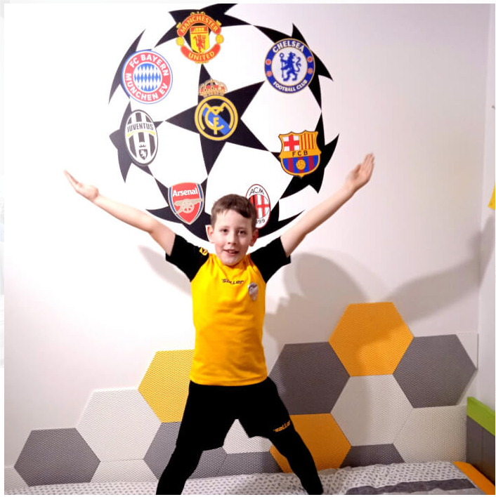 Lipdukai ant sienų. Futbolo klubai. UEFA