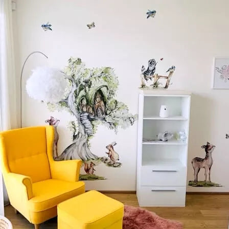 Miško sienos lipdukas – namas medžių viršūnėse
