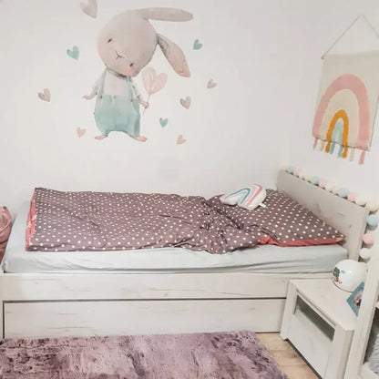 Kiškučio lipdukas su širdele - sienos lipdukas